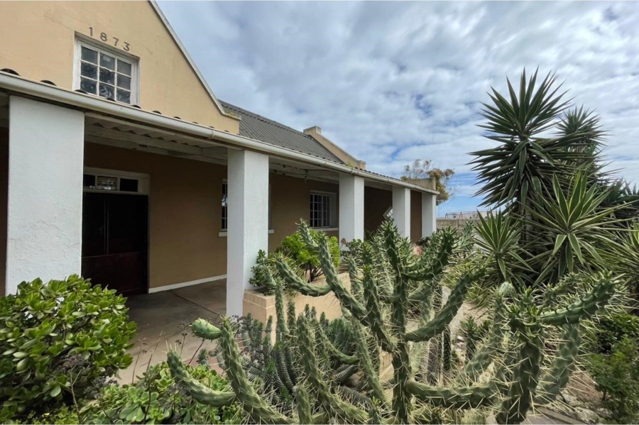 5 Bedroom Property for Sale in Stompneus Bay Western Cape